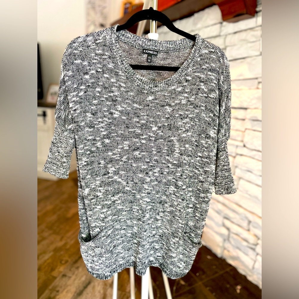 Light gray quarter sleeve express sweater top.